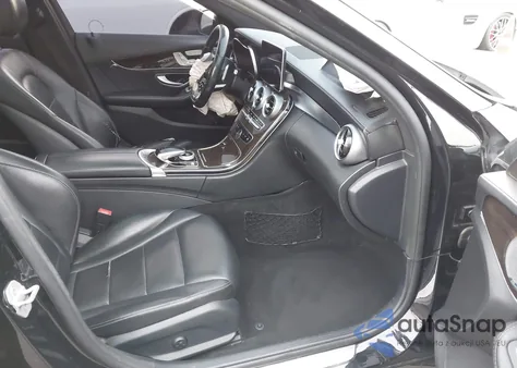 2015 Mercedes-Benz C 300 Luxury/Sport z USA, uszkodzony, nr VIN 55SWF4JB5FU064222